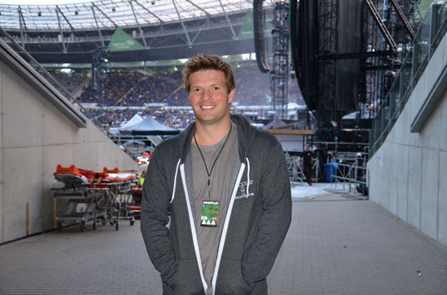 A picture of a surprised Phil Harvey wandering around the stadium during the Mylo Xyloto tour